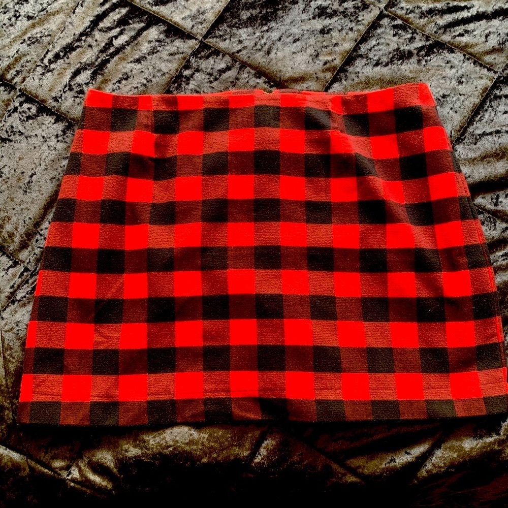Size 16 Old Navy Red & Black Plaid Mini Skirt ❤️🖤